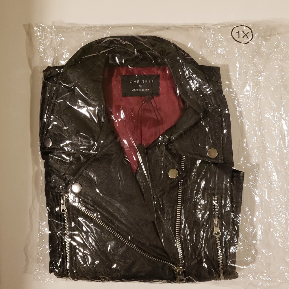 LAST ONE! 💥💥Plus Size Vegan Leather Jacket - Picture 7 of 8